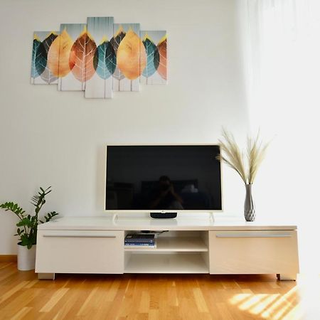 Cozy Apartment Next To The Park Ternópil Exterior foto
