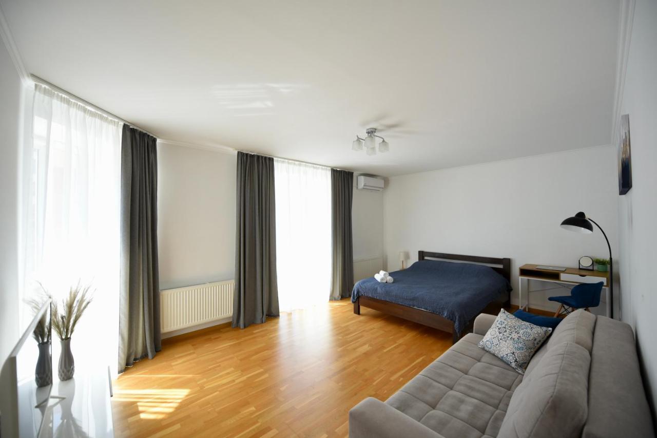 Cozy Apartment Next To The Park Ternópil Exterior foto