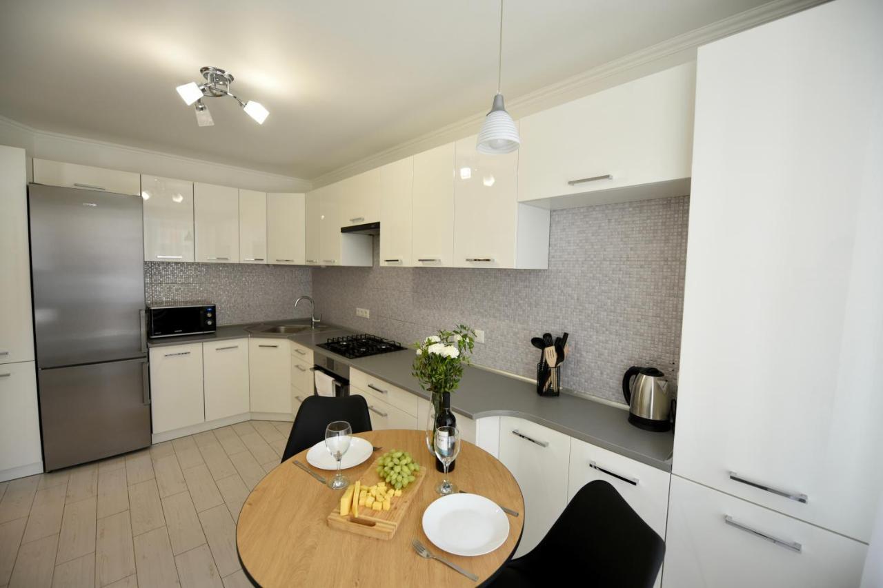 Cozy Apartment Next To The Park Ternópil Exterior foto