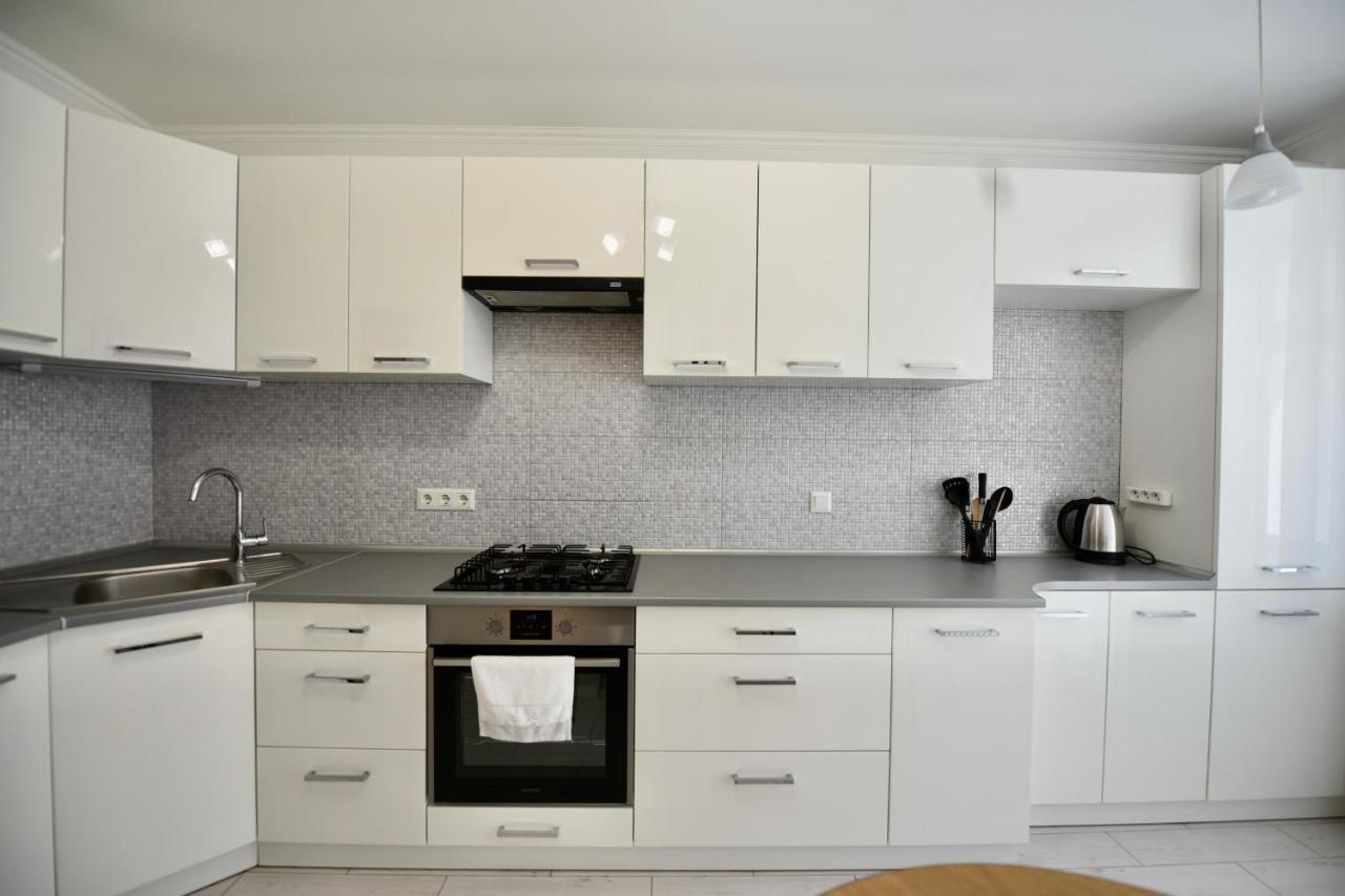 Cozy Apartment Next To The Park Ternópil Exterior foto