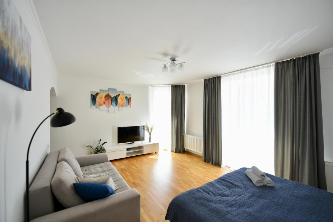 Cozy Apartment Next To The Park Ternópil Exterior foto