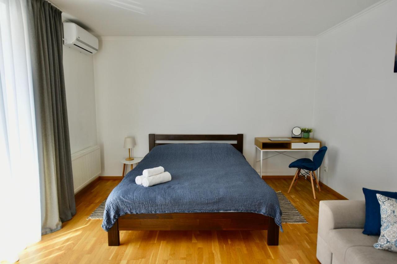 Cozy Apartment Next To The Park Ternópil Exterior foto