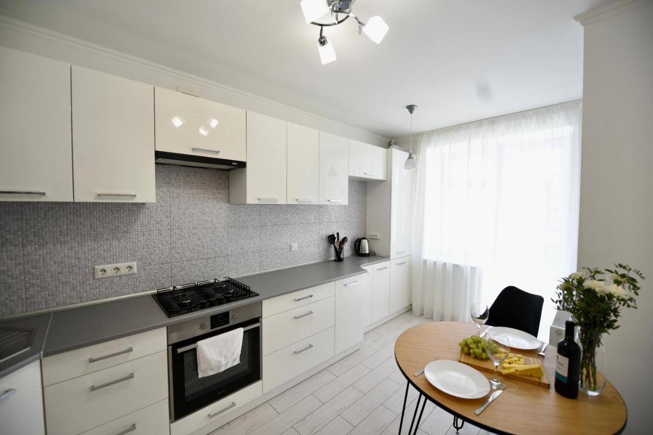 Cozy Apartment Next To The Park Ternópil Exterior foto